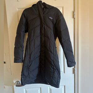 Patagonia Black Puffer Jacket Weather-Resistant Hooded